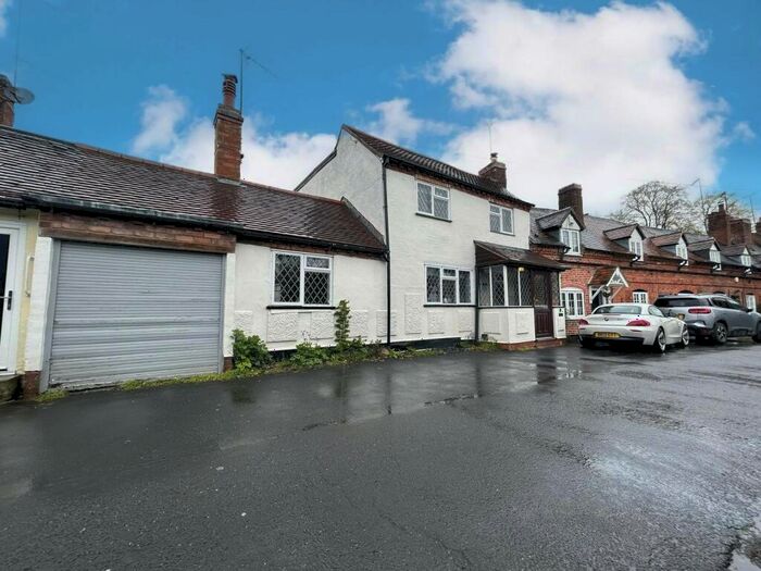 3 Bedroom Cottage To Rent In Meadow Lane, Alvechurch, B48