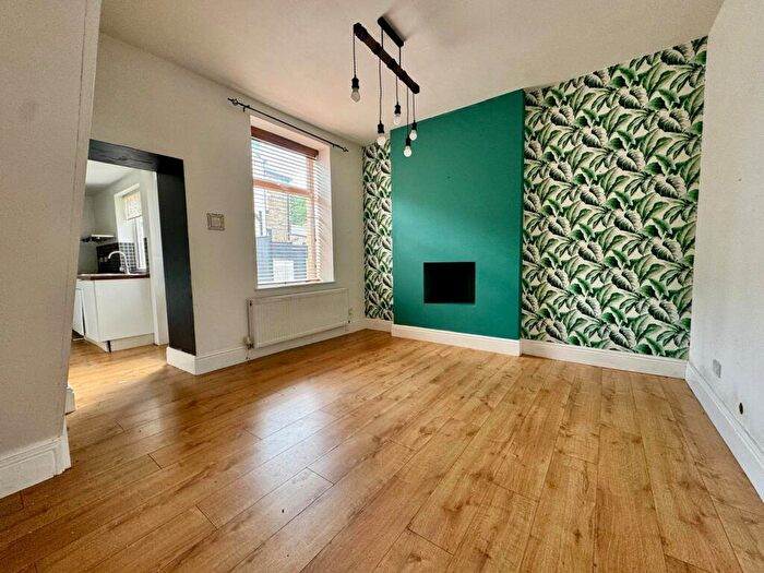 2 Bedroom End Of Terrace House For Sale In East Street, Rawtenstall, Rossendale, Lancashire, BB4