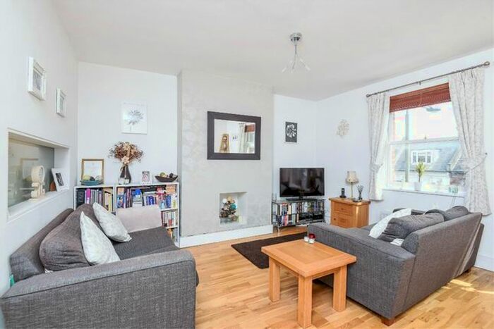 1 Bedroom Flat To Rent In Sheen Road, Richmond, TW9