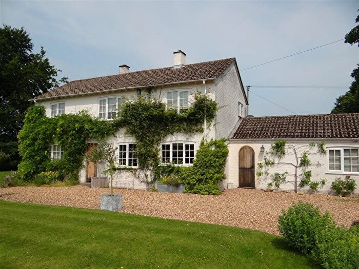 4 Bedroom Detached House To Rent In New Road, Fordingbridge, SP6