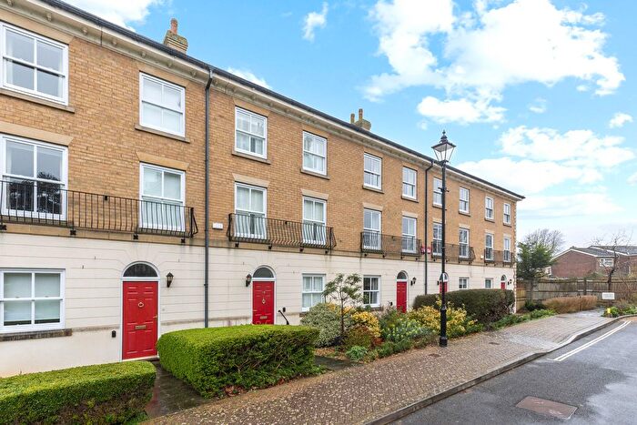 3 Bedroom Terraced House For Sale In King George Gardens, Chichester, PO19