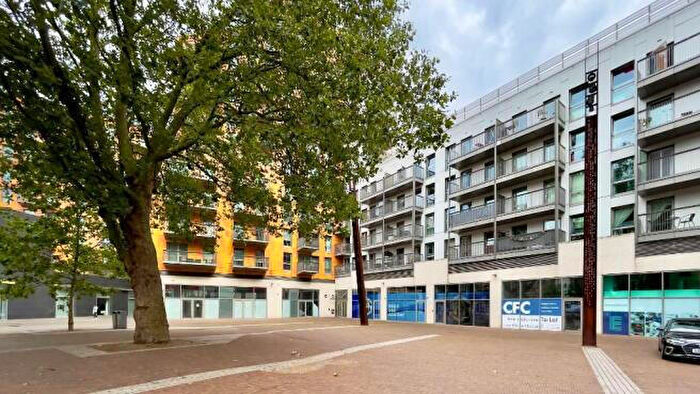 2 Bedroom Flat To Rent In Canningtown, Barking Road, E16