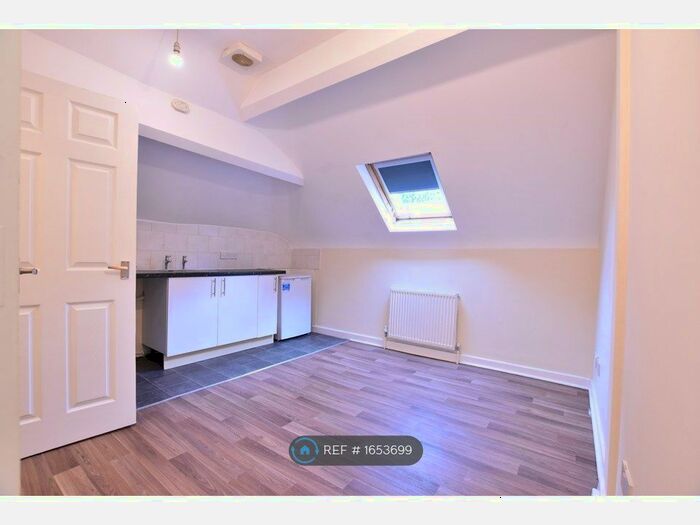 1 Bedroom Flat To Rent In Crescent Road, Luton, LU2