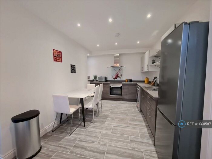 3 Bedroom Flat To Rent In St. Margarets Road, Cheltenham, GL50