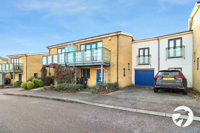 3 Bedroom Semi-Detached House To Rent In Waterstone Way, Greenhithe, Kent, DA9