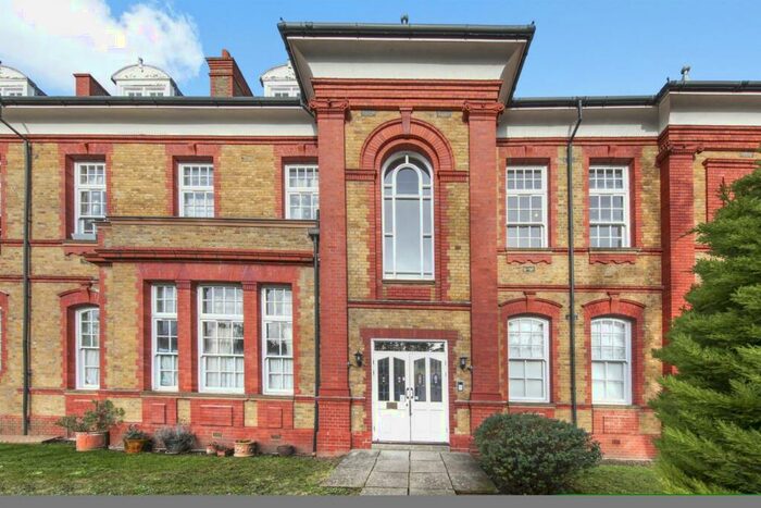 1 Bedroom Apartment To Rent In Newsholme Drive, Winchmore Hill, N21