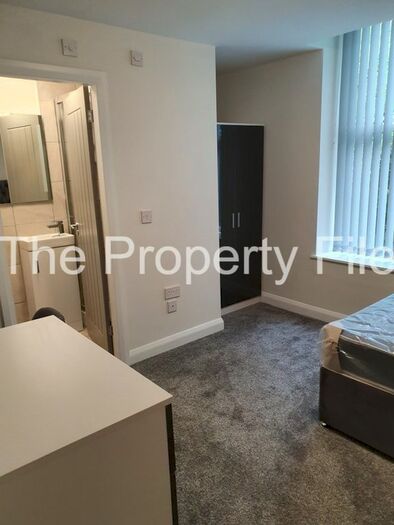 4 Bedroom Flat To Rent In Wynnstay Grove, Fallowfield, M14