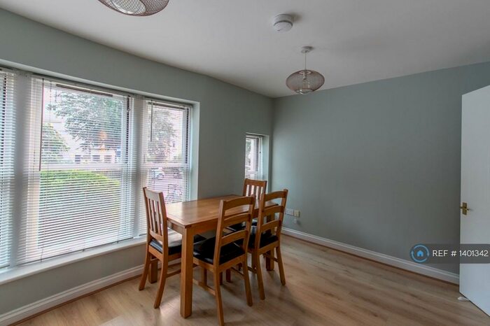 3 Bedroom Flat To Rent In Ashgrove Road, Bristol, BS6