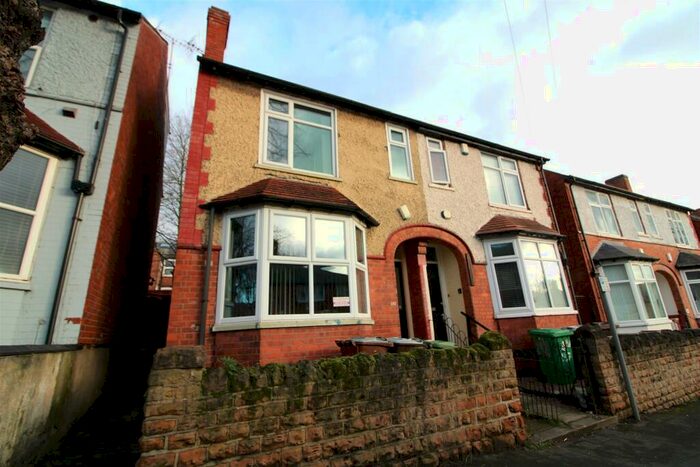 5 Bedroom Semi-Detached House To Rent In Rolleston Drive, Nottingham, NG7