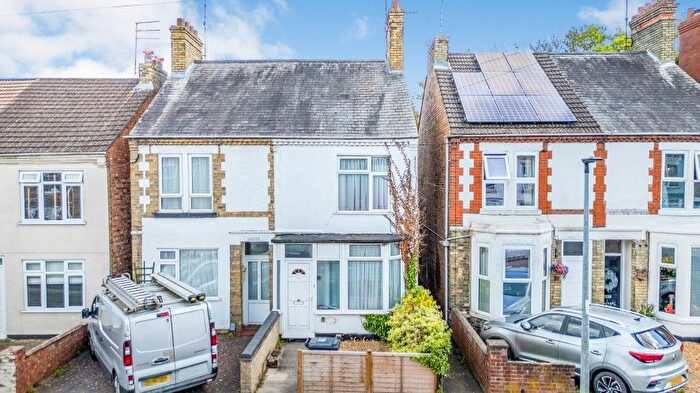 3 Bedroom Semi Detached House For Sale In New Road, Woodston, Peterborough, PE2