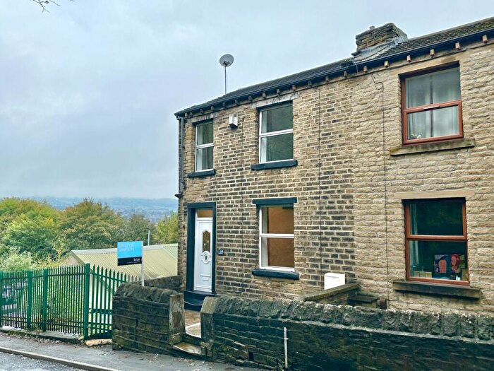 2 Bedroom End Of Terrace House To Rent In Park Road West, Huddersfield, West Yorkshire, HD4