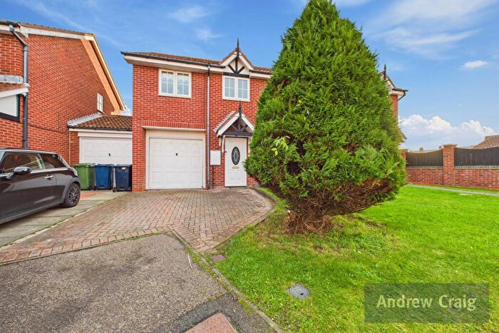 4 Bedroom Semi-Detached House For Sale In Hopkins Court, Sunderland, SR4