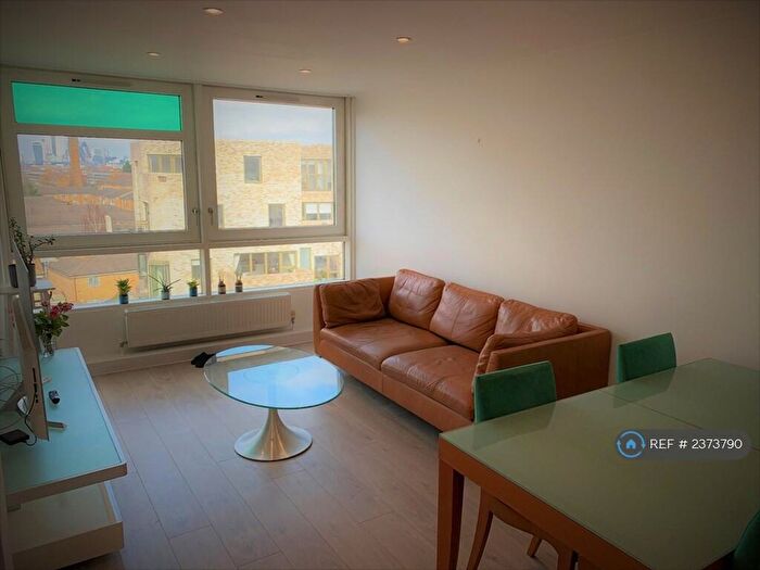 2 Bedroom Flat To Rent In Pelican House, London, SE15