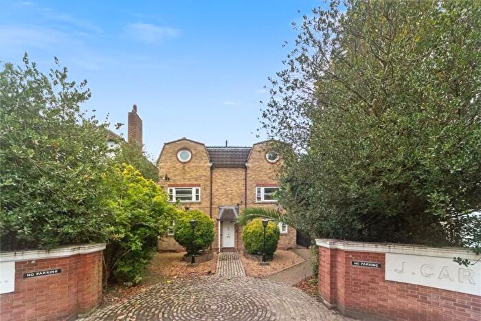 2 Bedroom Flat For Sale In Trinity Road, London, SW18