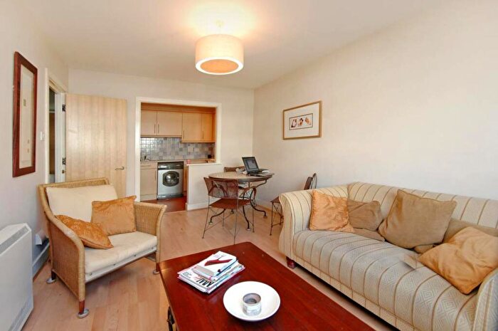 1 Bedroom Flat To Rent In Commercial Road, Spitalfields, London, E1