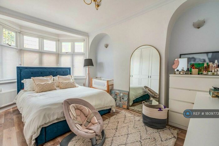 4 Bedroom Semi-Detached House To Rent In Meadowcroft Road, London, N13