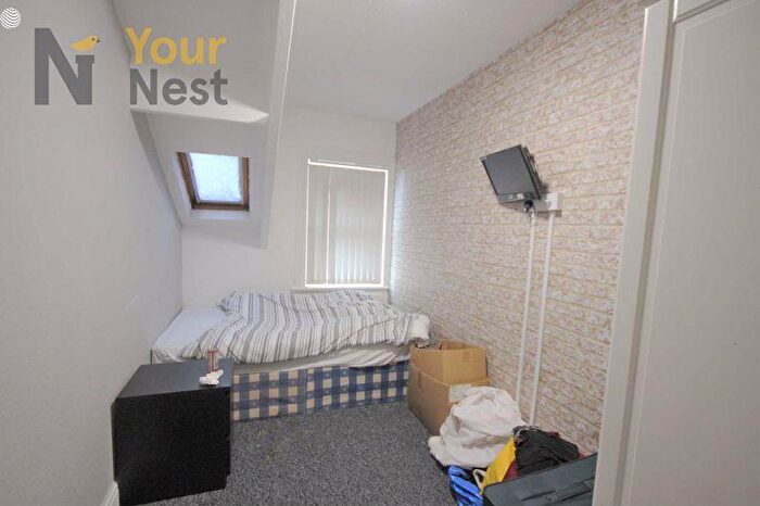 4 Bedroom Flat To Rent In Headingley Avenue, Headingley, Leeds, LS6