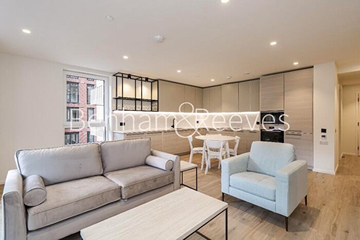 2 Bedroom Apartment To Rent In Hemlock Street, Poplar, E14