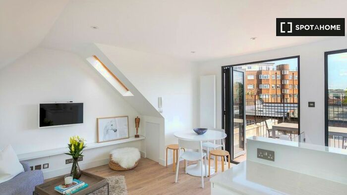 2 Bedroom Flat To Rent In Comeragh Rd, Hammersmith, London W 9HR, UK, W14