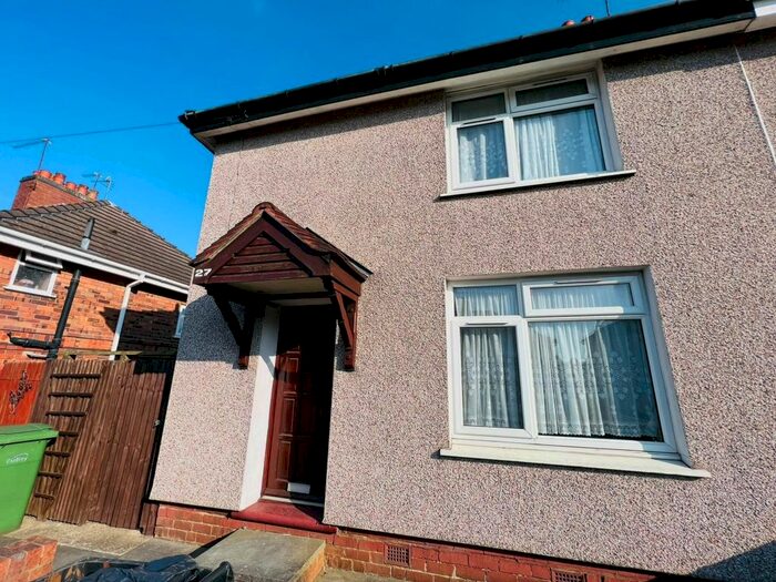 3 Bedroom Semi-Detached House To Rent In Foxglove Road, Dudley, DY1