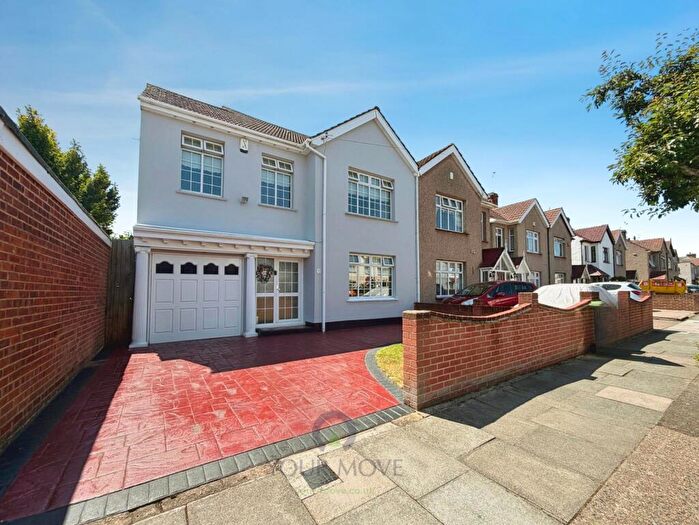 4 Bedroom Semi-Detached House For Sale In Tidford Road, Welling, DA16