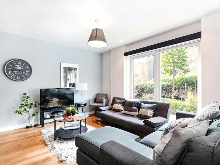 2 Bedroom Maisonette To Rent In Forge Square, Cubitt Town, E14