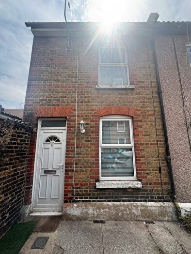 2 Bedroom Property To Rent In Hartfield Place, Northfleet, DA11