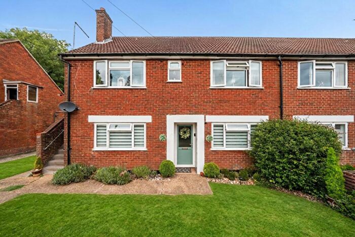2 Bedroom Maisonette For Sale In Lime Grove, Warlingham, CR6