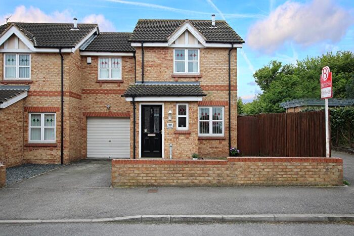 3 Bedroom Town House To Rent In The Green, Woodlaithes, Rotherham, S66