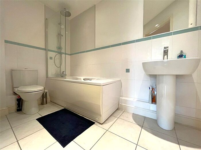 2 Bedroom Flat For Sale In Heathcote Road, Camberley, Surrey, GU15
