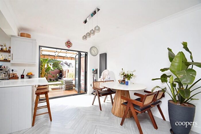 3 Bedroom End Of Terrace House To Rent In Windsor Crescent, Harrow, HA2