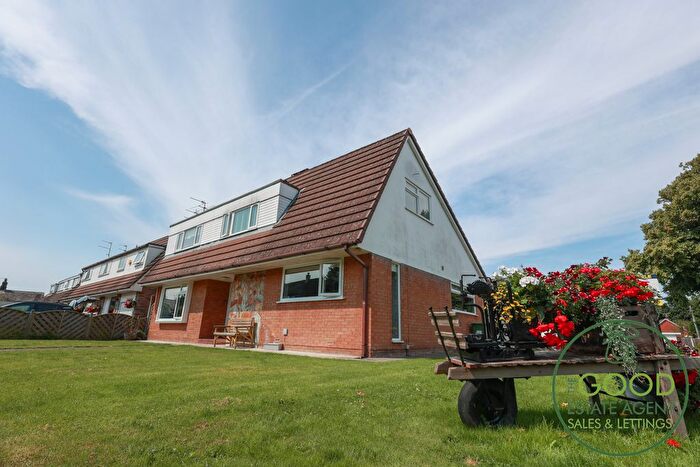 4 Bedroom Detached House For Sale In St. Helens Close, Preston, PR3