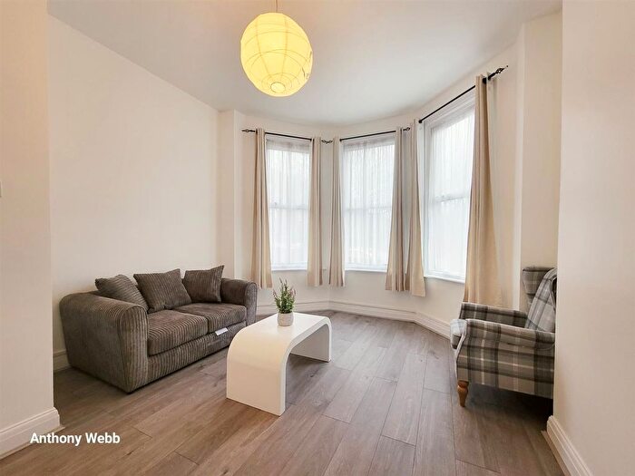 2 Bedroom Flat To Rent In Frobisher Road, London, N8