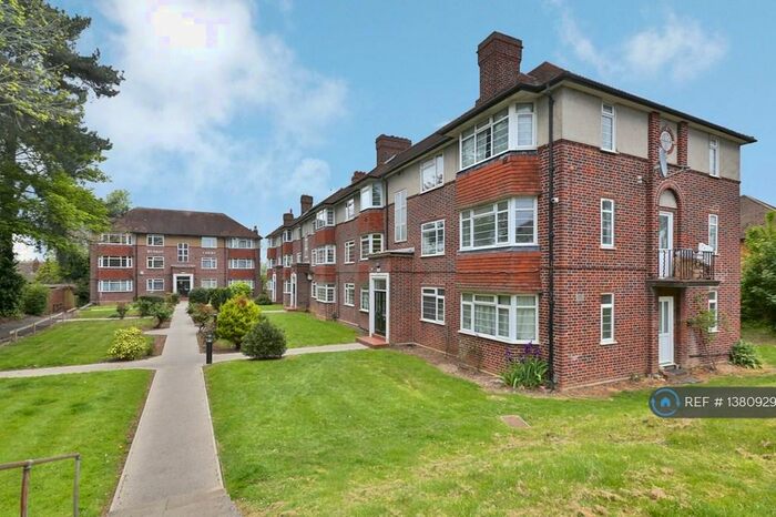 2 Bedroom Flat To Rent In Ruskin Court, London, N21