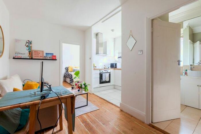 1 Bedroom Flat To Rent In Clapham Road, Clapham North, London, SW9