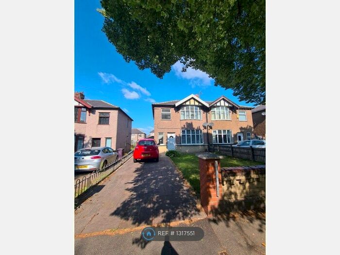 3 Bedroom Semi-Detached House To Rent In Eastern Avenue, Burnley BB10
