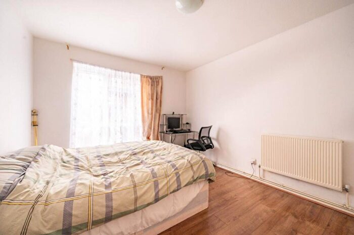 2 Bedroom Flat For Sale In Darwin Court, Plaistow, London, E13