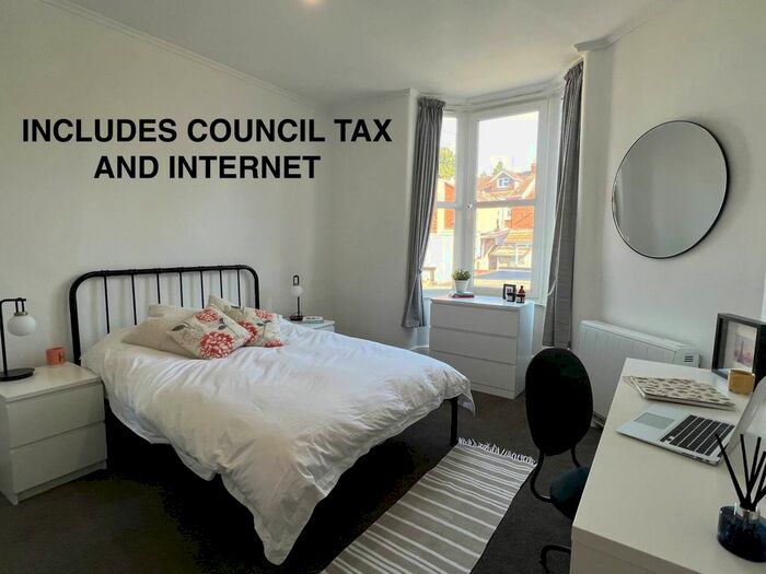 1 Bedroom Flat To Rent In Powderham Crescent, Exeter, EX4