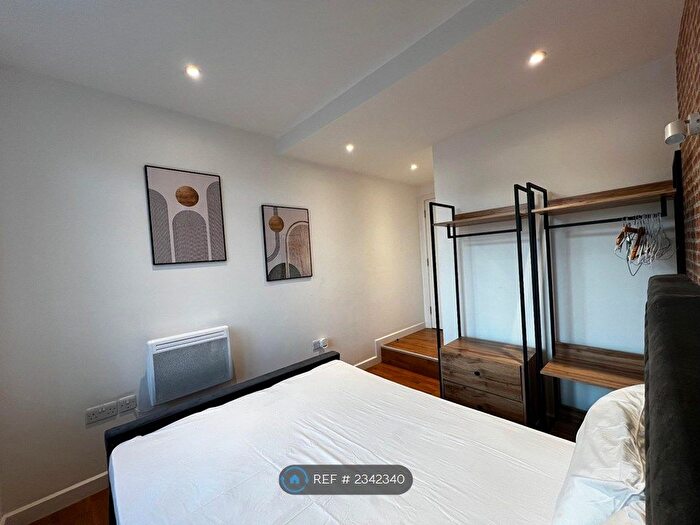 1 Bedroom Flat To Rent In Clarence Street, Staines-Upon-Thames, TW18