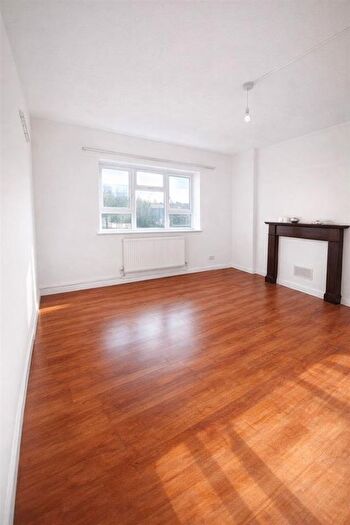 1 Bedroom Flat To Rent In Cornwall Street, Tower Hamlets, London, E1