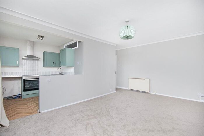 2 Bedroom Flat To Rent In Haydon Close, Newcastle Upon Tyne, NE3