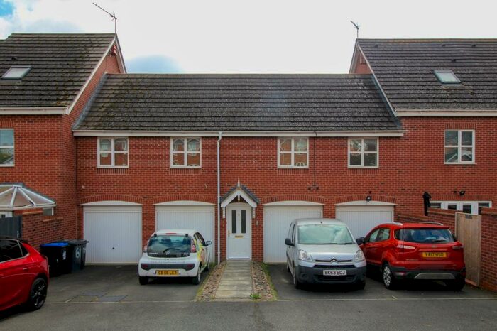 2 Bedroom Apartment To Rent In Hanbury Close, Daventry, Northants, NN11