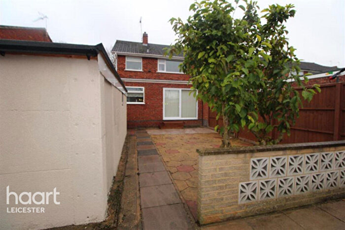 3 Bedroom Semi-Detached House To Rent In Winslow Drive, Wigston, LE18