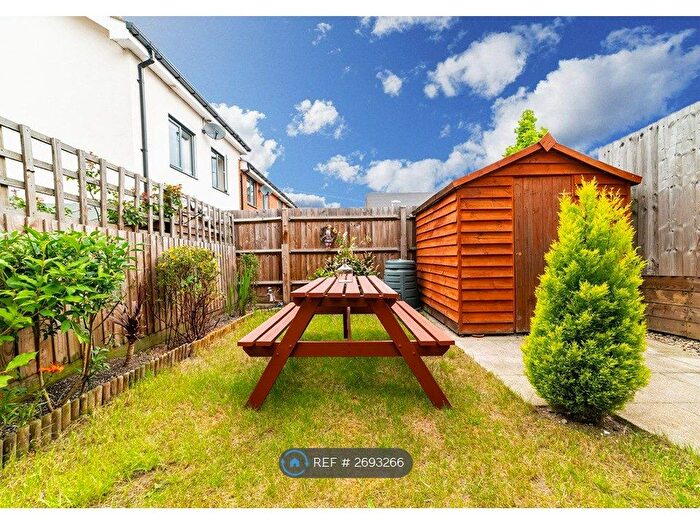 3 Bedroom Terraced House To Rent In Puffin Way, Reading, RG2