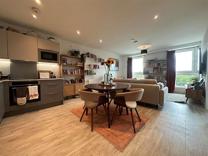 1 Bedroom Apartment To Rent In Atelier, Chapel Street, Salford, M3