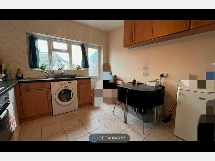 2 Bedroom Flat To Rent In Footscray Road, London, SE9