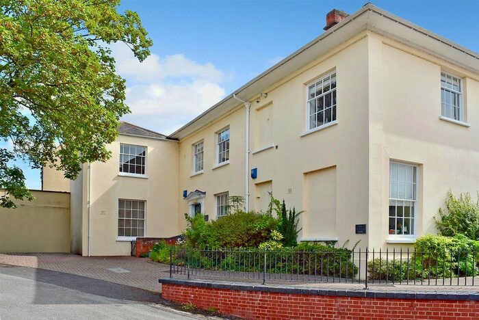 2 Bedroom Flat To Rent In The Mount, Taunton, TA1