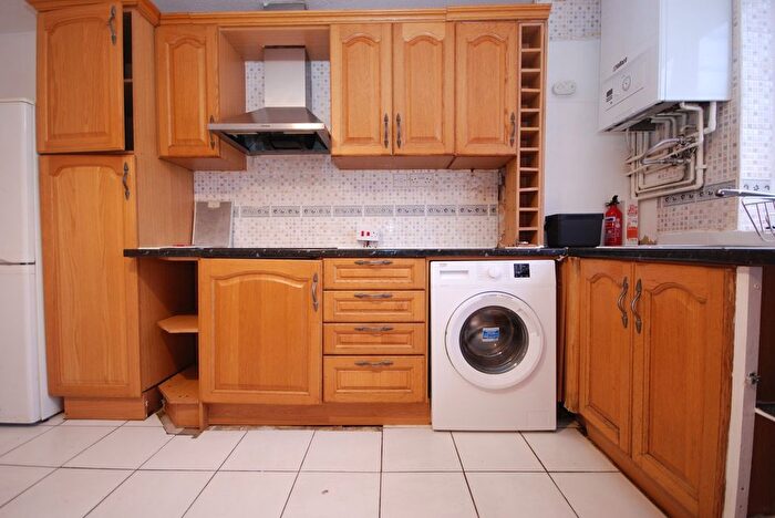 4 Bedroom Terraced House To Rent In Mandela Street, Oval, SW9