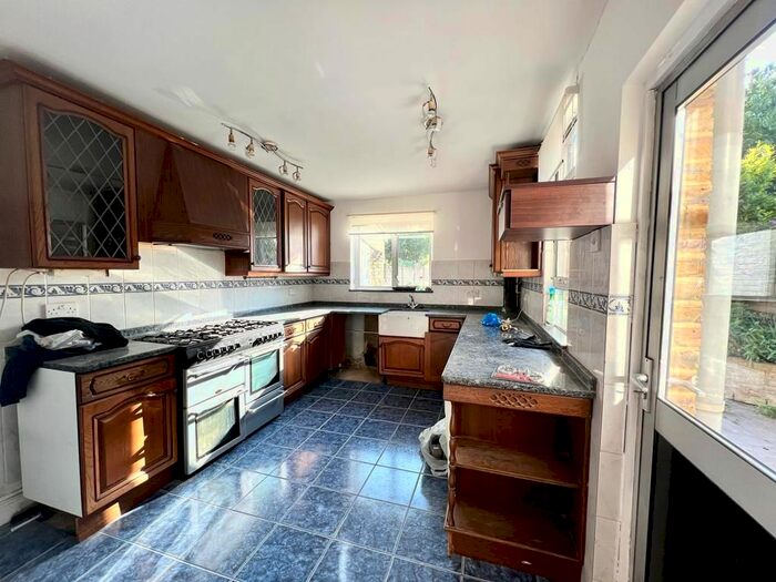 5 Bedroom Semi-Detached House To Rent In Dawley Road, Hayes, UB3