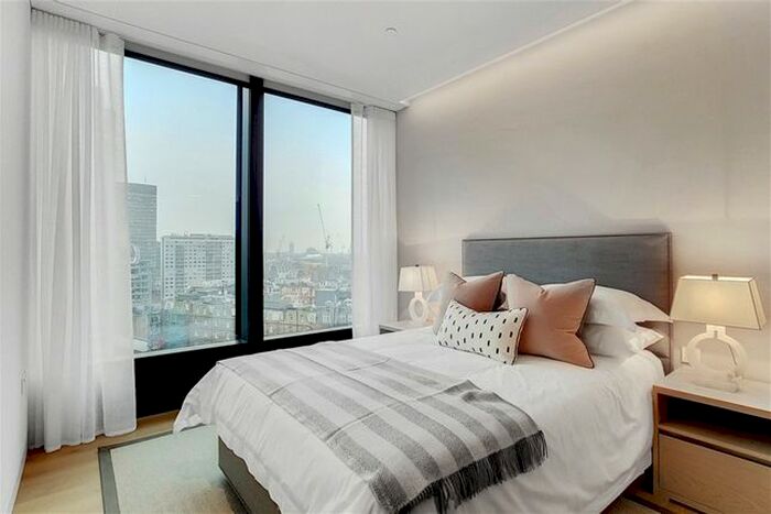 3 Bedroom Flat To Rent In Buckingham Gate, London, SW1E